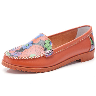 

Leather single shoes female casual flat mother shoes soft face comfortable printing ladies slip shoes peas large size shoes