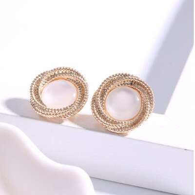 

Fashion Faceted Cat Eye Stones round earrings simple style rhinestone crystal paved gems Ear clip gift to lady