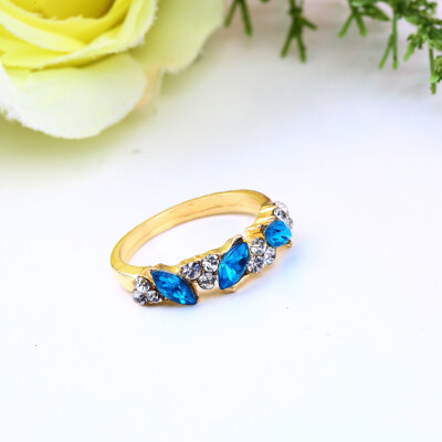 

Vintage Dazzling Blue Crystal Imitation Emerald Rhinestone Elegant Finger Ring