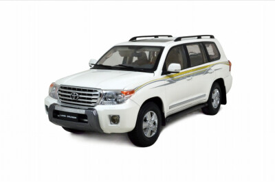 

1:18 scale Toyota Land Cruiser 2012 LC200 diecast model car white