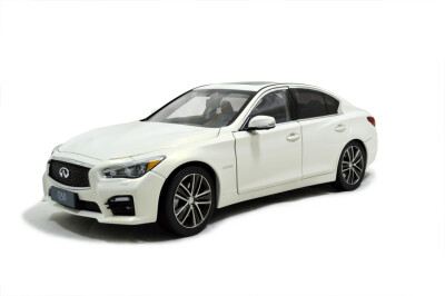 

1:18 scale Infiniti Q50 2014 diecast model car white