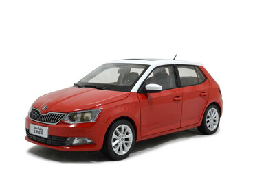 

Масштаб 1:18 Skoda Fabia New 2015 Diecast модель автомобиля красный