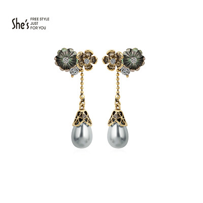 

shes Qian Zi jewelry earrings earrings vintage imitation crystal flower pendants temperament long ear stud gray