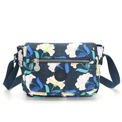 

Fitipu findpop Messenger bag female Korean version of the fashionable shoulder canvas nylon leisure travel small square bag 58 lily