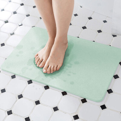 

Quatrefoil diatomaceous earth bath mat absorbent non-slip mat blue