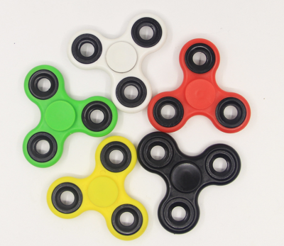 

Рука Spinner Tri непоседа пальца пальца гироскопа стальной шарик стол игрушка EDC детей взрослого