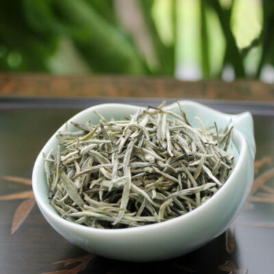 

Top Grade Handmade Queen's Orchid Organic Flower Scented Silver Buds Green Tea