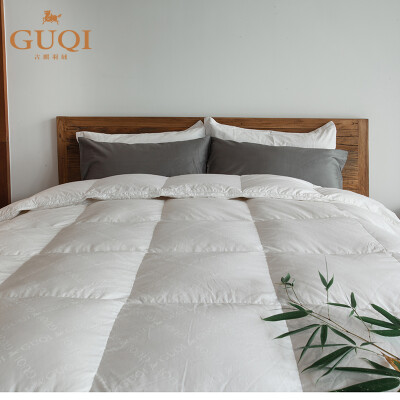 

Elegance White Goose Down Quilt