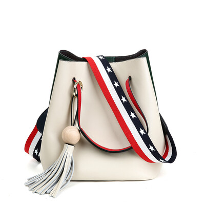 

Vene viney fashion handbag color bucket bag Korean version of the tassel tassel shoulder bag black