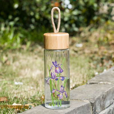 

A Ting Printing Heat-resistant Glass Bottle with Bamboo Lid and Portable Rope