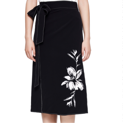 

Lily pattern black band half skirt