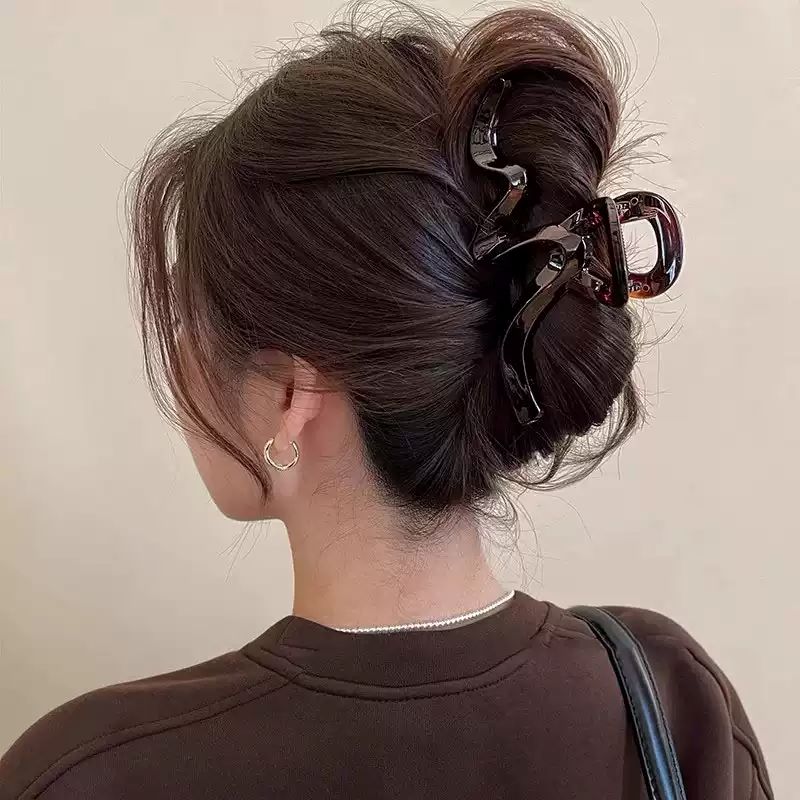 Idaier Wave Hair Clip for Women 2026 New Luxury Large Shark Clip for Back of Head Birthday Gift for Girlfriend 1