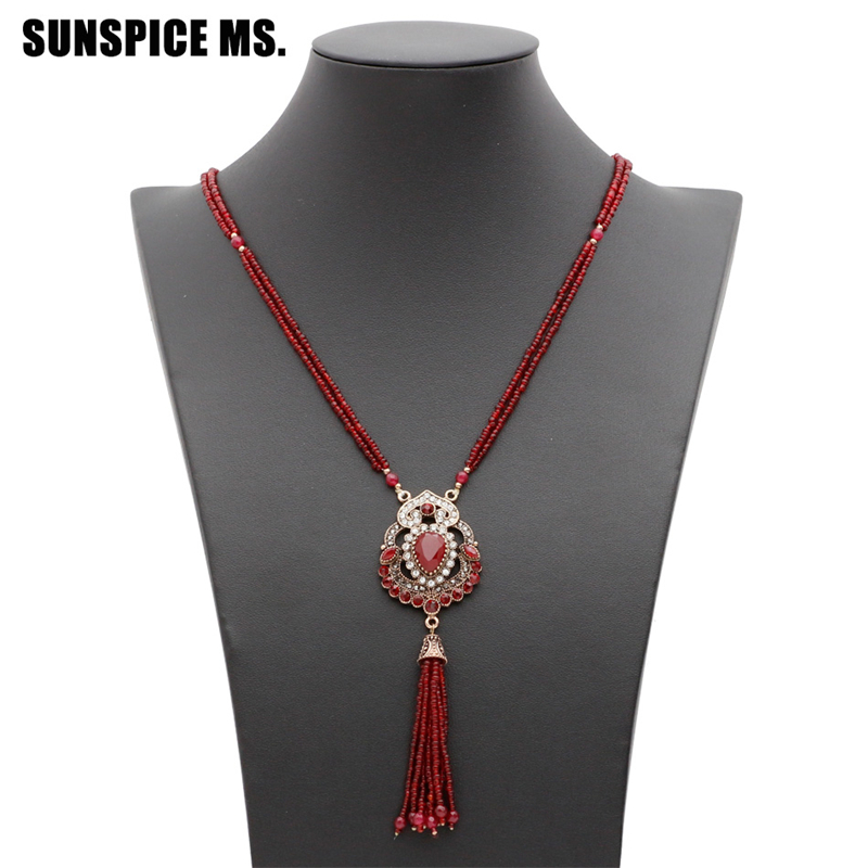 

SUNSPICE MS Red, Vintage Strand Seed Bead Necklace