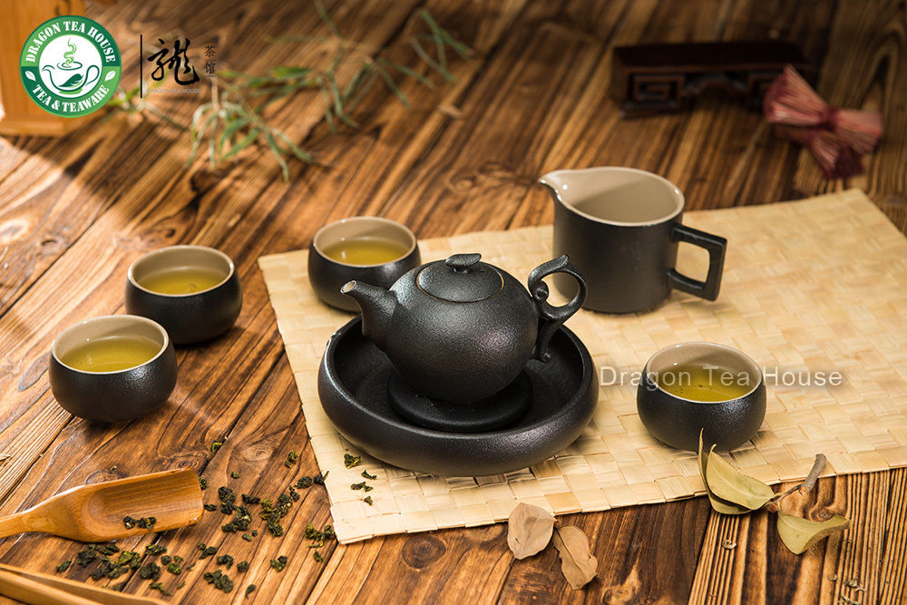 

Dragon Tea House, Керамика