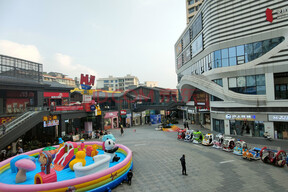 镇釜江大道东段190号富顺宏帆广场5号楼2层213号商铺第一次拍卖的公告