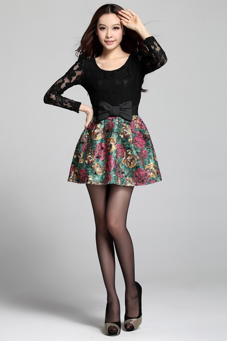 瑄妮薇 新款韩版女装打底裙优雅蕾丝钩花拼接油画布修身短连衣裙 mz8