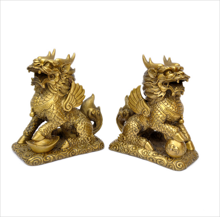 2350克 材质:黄铜 包装:普通 麒麟是古代的仁兽,集龙头,鹿角,狮眼,虎