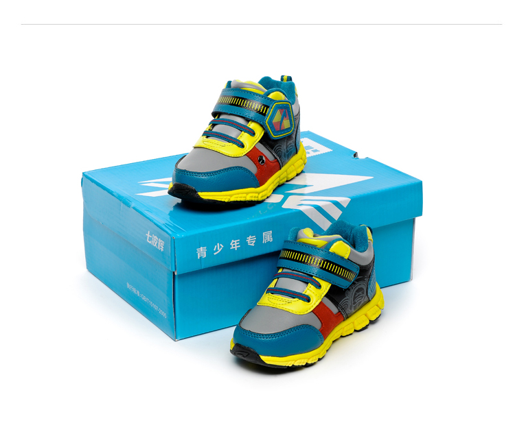 3-16岁 适用身高(cm) 通用                      包装清单:鞋盒x1