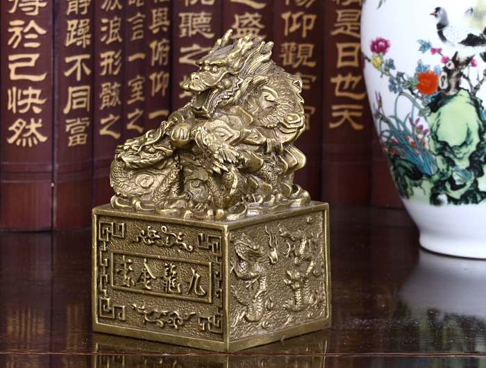 在皇帝的印玺中,有一方玺不在这六方之内,这就是"传国玉