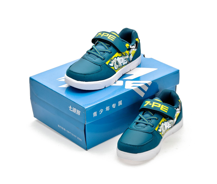 3-16岁 适用身高(cm) 通用                      包装清单:鞋盒x1