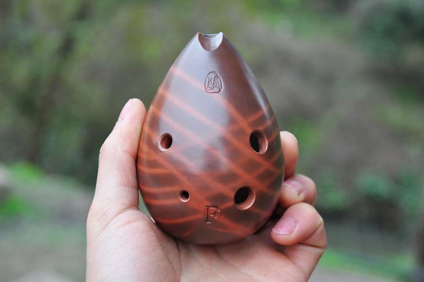 正面,音孔撇角45度,人体工学设计,适合手型,手感舒适.