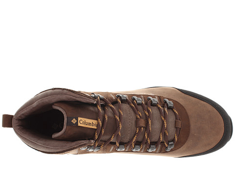 描述 trek through the trails and splash in the mountain creeks w