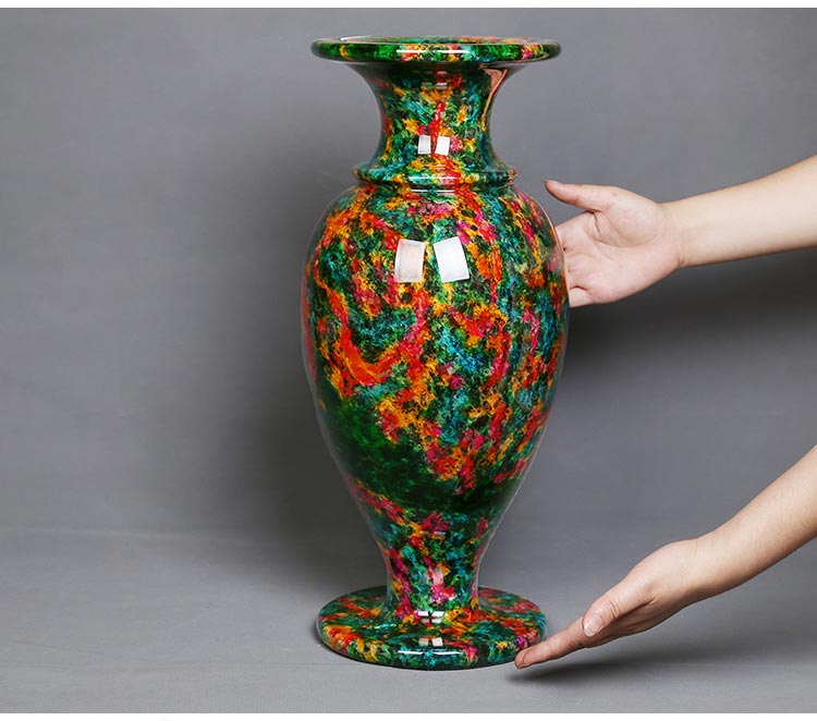 七彩玉又名苹果石,也称奇彩玉,属