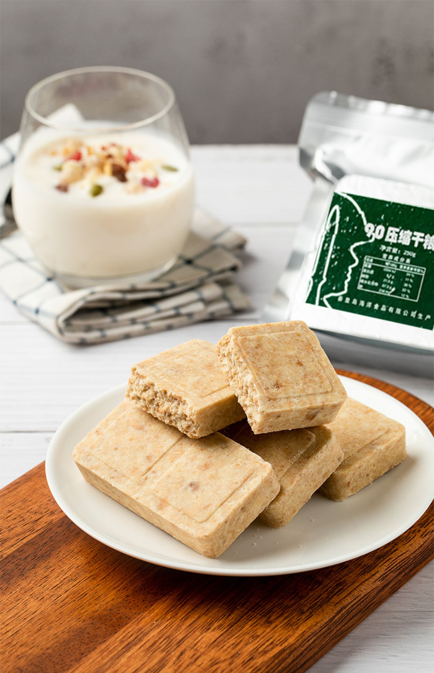 压缩饼干干粮袋装饼干代餐饱腹家庭应急储备散装4斤装900压缩饼干粮