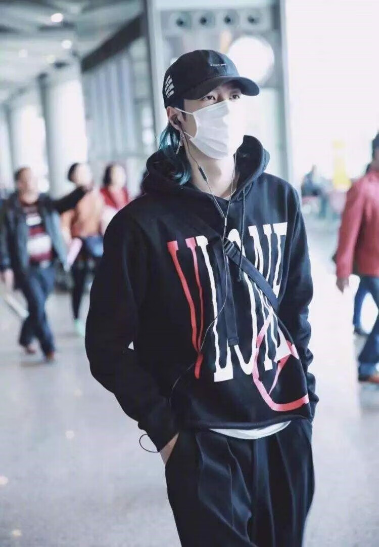 凭霄vlone卫衣 王一博 过验vlone alquev卫衣男限定联名大v外套女情侣