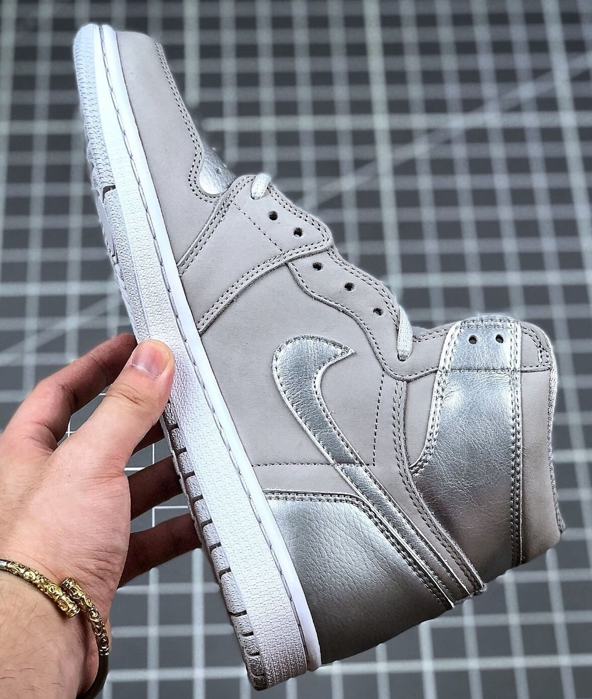 东京限定aj巴洛克灰银麂皮新倒勾芝加哥高帮篮球鞋莆田定制 其他配色