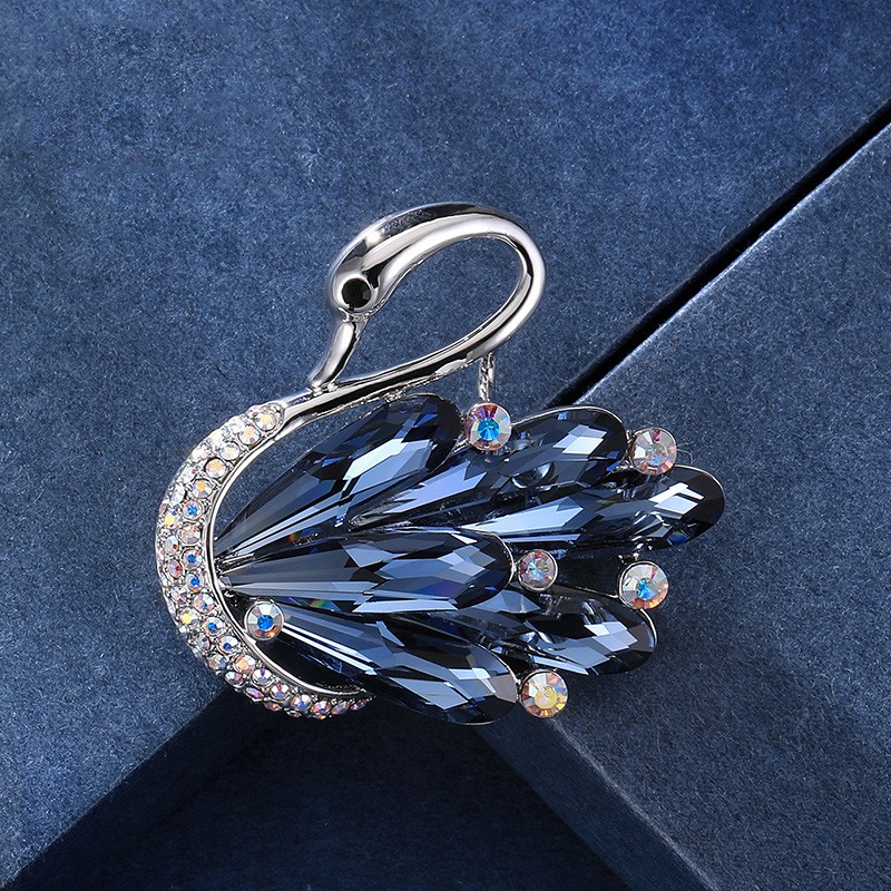 洛妃儿采用施华洛世奇元素水晶胸针配饰女韩版气质天鹅别针胸花时尚男