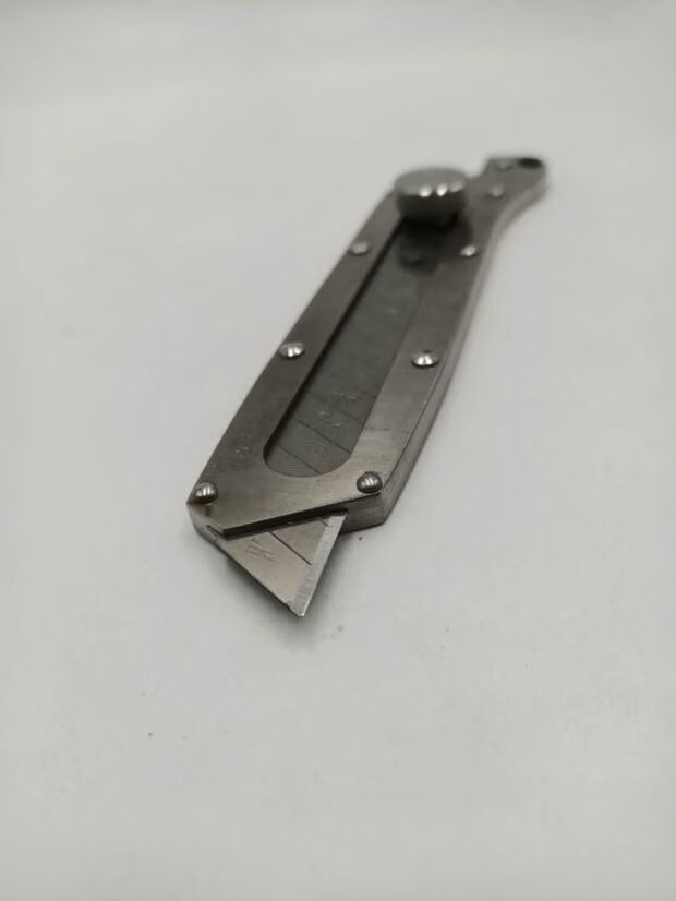 五金18mm全钢壁纸刀架电工皮具刀美工刀架业级重型美工刀 金属银2020