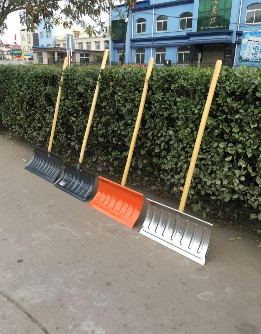 园艺用品推雪铲特大塑料铲雪铲子扫雪工具除雪铲推雪板大号锰钢淬火方