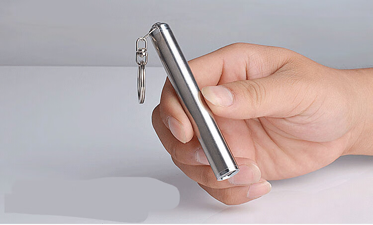 远射聚光便携迷你led强光手电筒户外手灯随身小手电防水袖珍不锈 配2