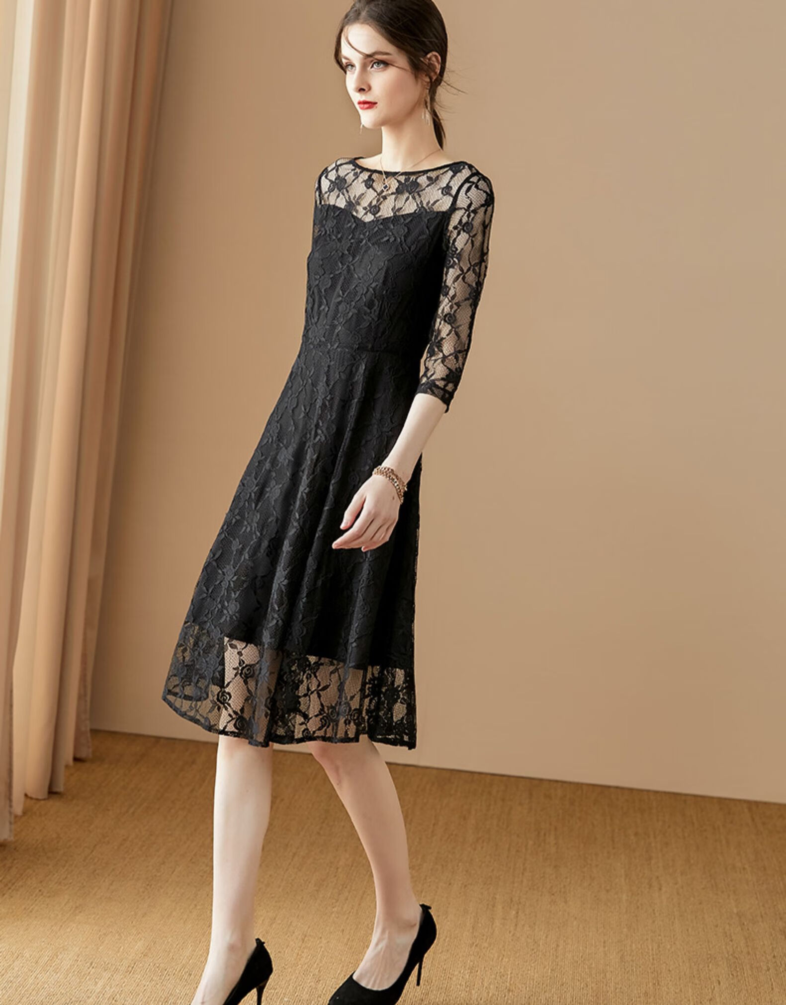 奥瑟卡(aoseka)轻奢品牌2020夏季新款法式优雅镂空小黑裙修身a字蕾丝