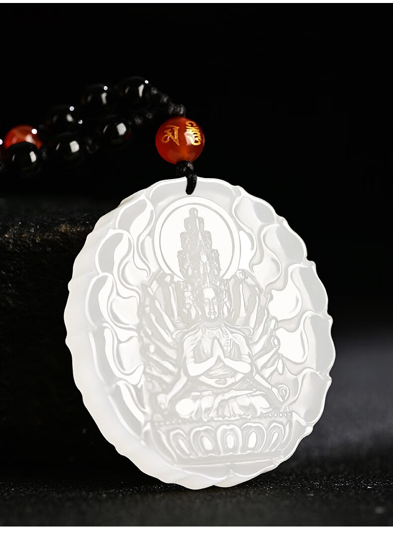 蔻奢蒂 不动尊菩萨羊脂白玉不动明王守护神吊坠和田玉属鸡本命佛不动