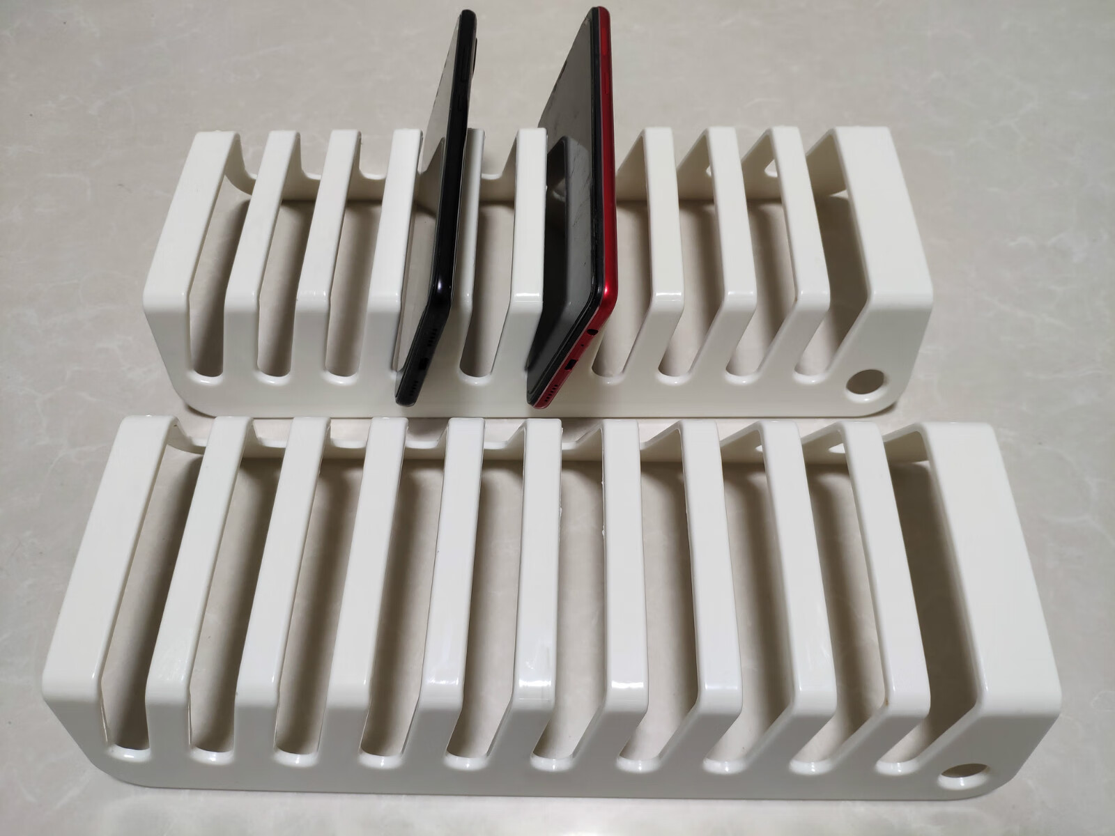 手机摆放架铁质多部手机集中存放充电收纳摆放暂放置金属底座塑料支架