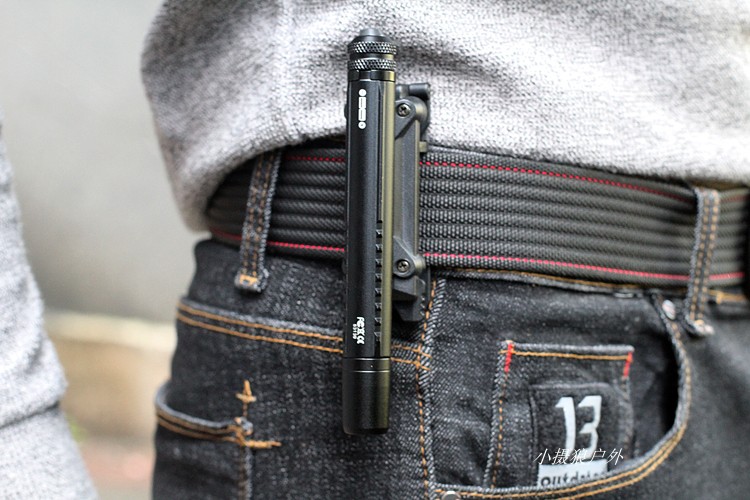 p2式战术手电筒迷你户外照明工具便捷笔型防身灯骑行装备 黑色 送腰夹