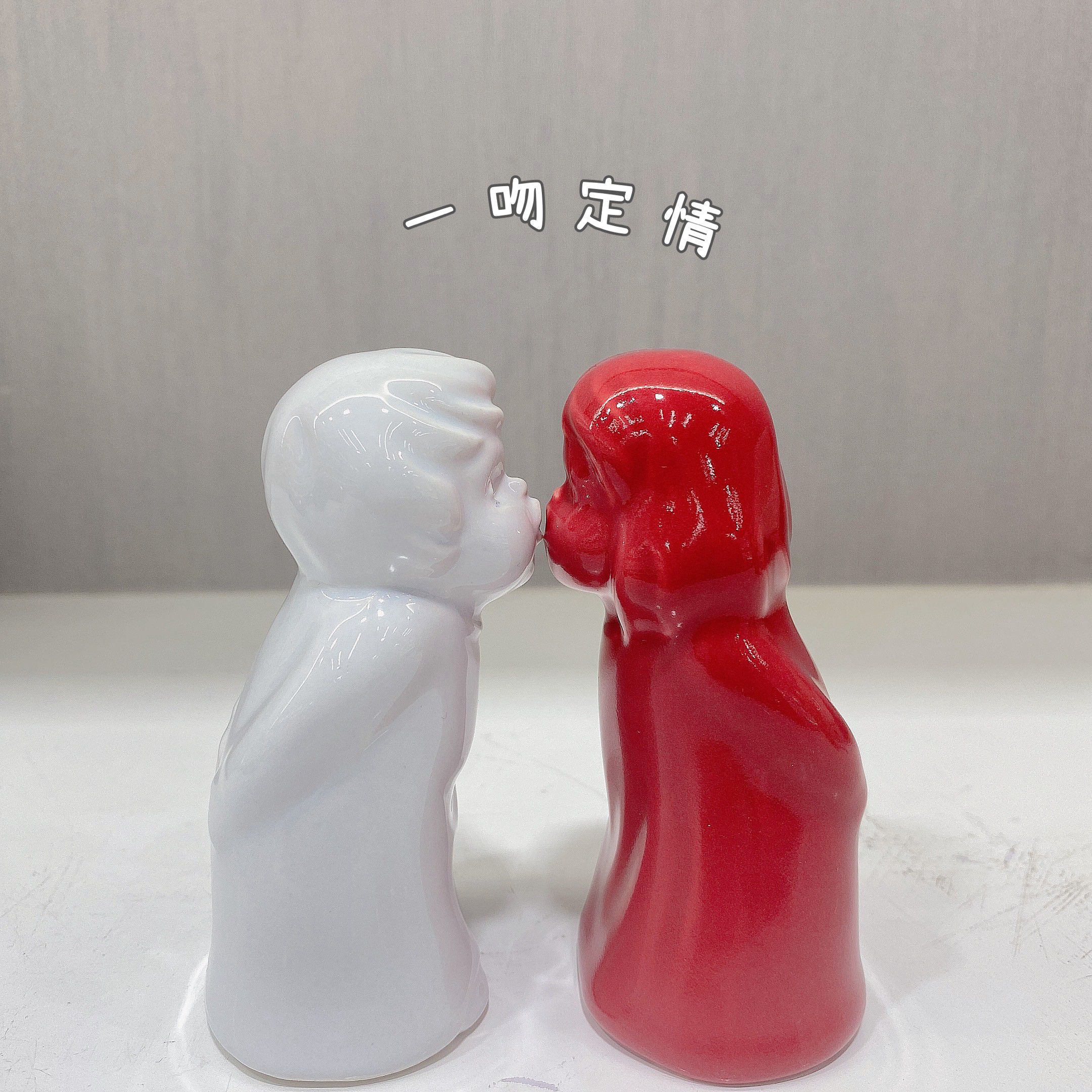 创意温暖的抱抱公仔摆件壁咚陶瓷味具拥抱迷你情侣礼物小玩偶礼盒.