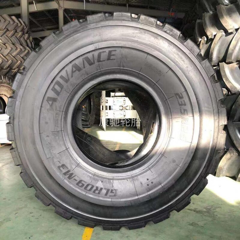 前进50 60 全钢工程机械 装载机铲车23.5r25 26.5r25 运梁机轮胎 23.