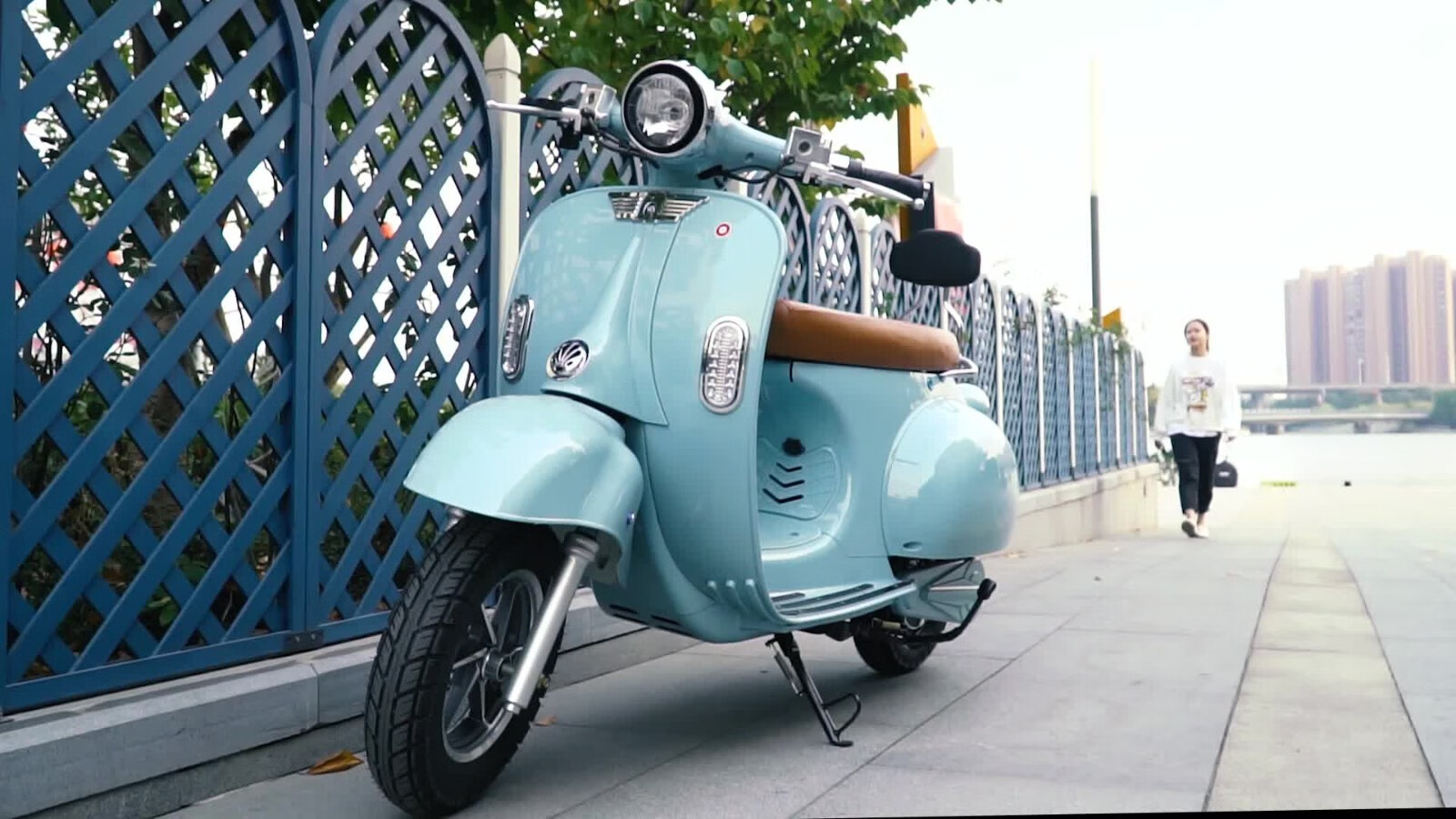 罗马假日电动车电瓶车复古摩托车6072v电摩大黄蜂踏板车 银白色 60v 2