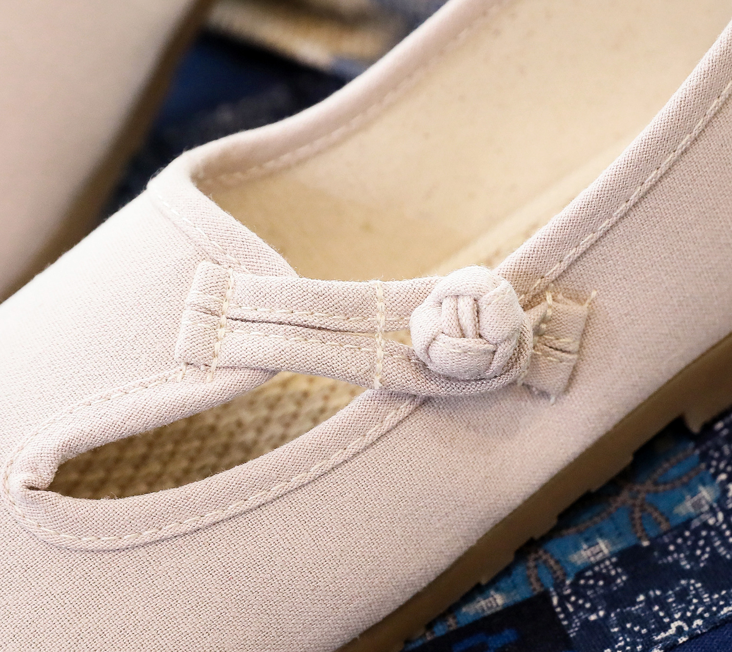 新品女色单扣布鞋民族风布鞋复古盘扣色平底鞋汉服文艺森茶艺女鞋米