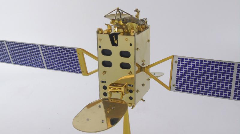 东方红4号卫星模型鑫诺2号通讯卫星全金属合金成品航天仿真模型150