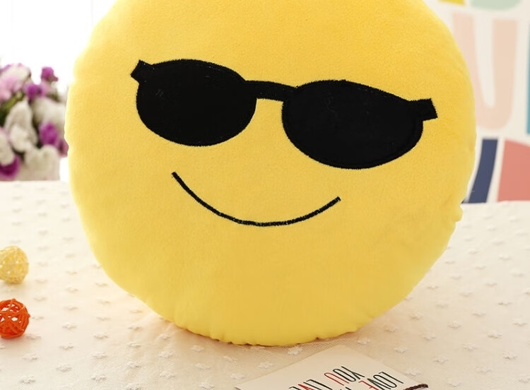 流汗黄豆抱枕表情包流汗黄豆抱枕汽车午睡枕脸表情生日勋萌玩偶圆枕可