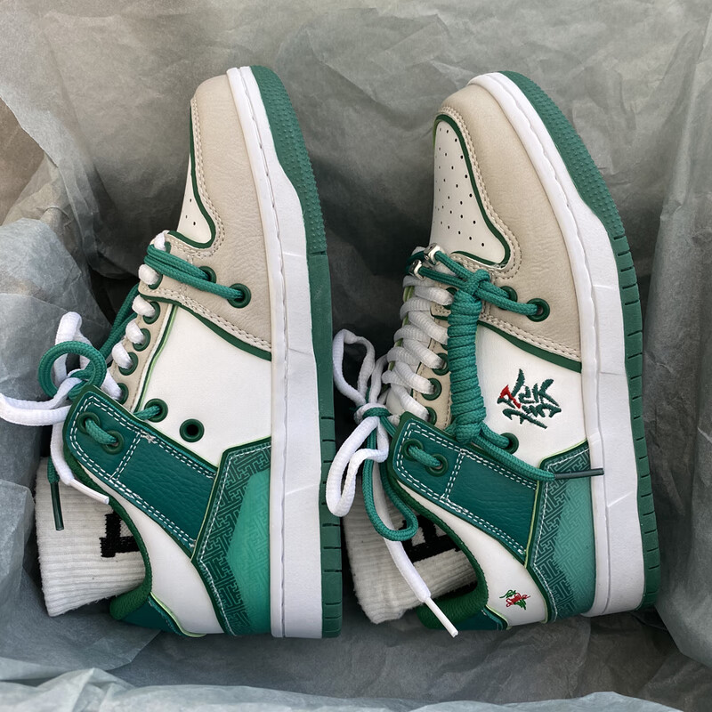 名品天成国潮发财女鞋小众设计感万年绿板鞋女学院风情侣复古德训运动