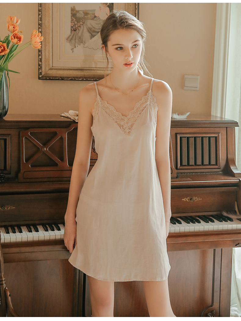 吊带睡裙女士性感复古宫廷冰丝v领露背睡衣女丝绸夏季薄款 残雪吊带裙