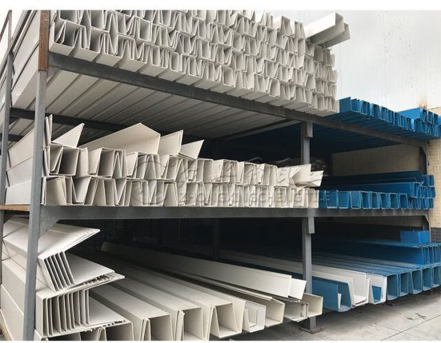 屋檐排水槽挡水挡雨流水槽天沟雨水槽屋檐pvc塑料房檐排水槽u型顶接