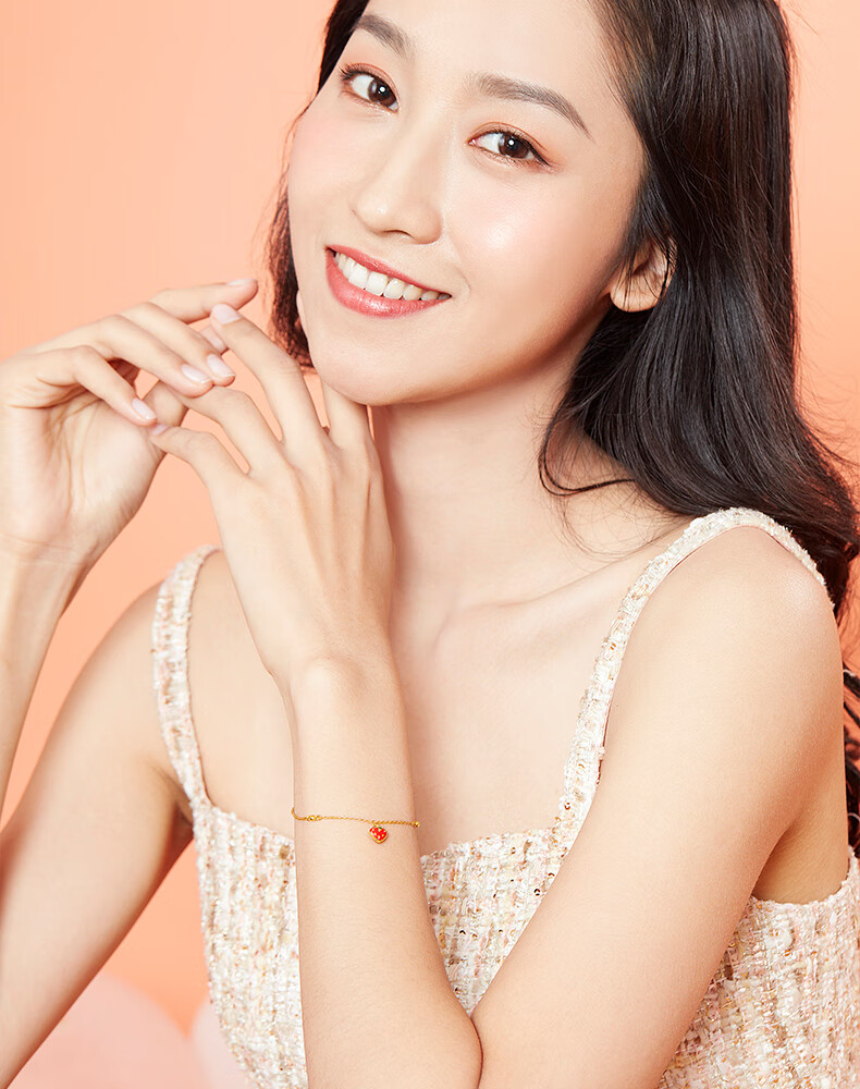 六福珠宝 水果系列足金珐琅草莓黄金手链女款金饰手饰 定价 gda1e