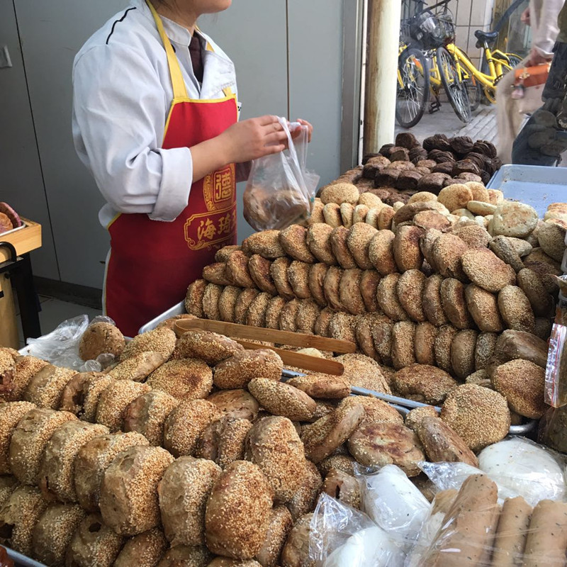 北京牛街芝麻酱烧饼手工火烧穆民美食椒盐烧饼牛街小吃排队甜螺丝转10
