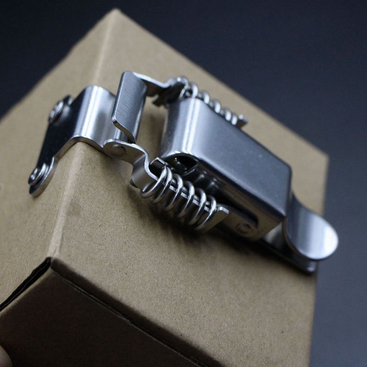 惠利得304不锈钢双弹簧搭扣90度直角冷藏保温箱锁扣密封工具箱箱扣